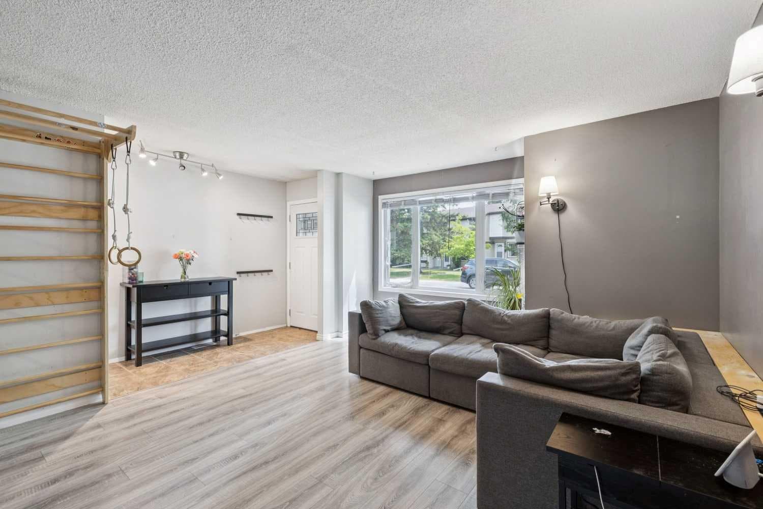 83, 630 Sabrina Road SW — photo 3