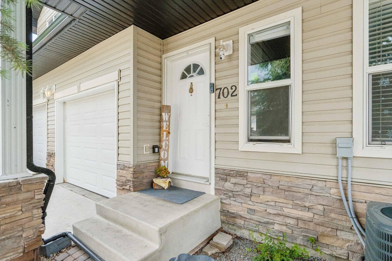 702, 760 Railway Gate SW — photo 2