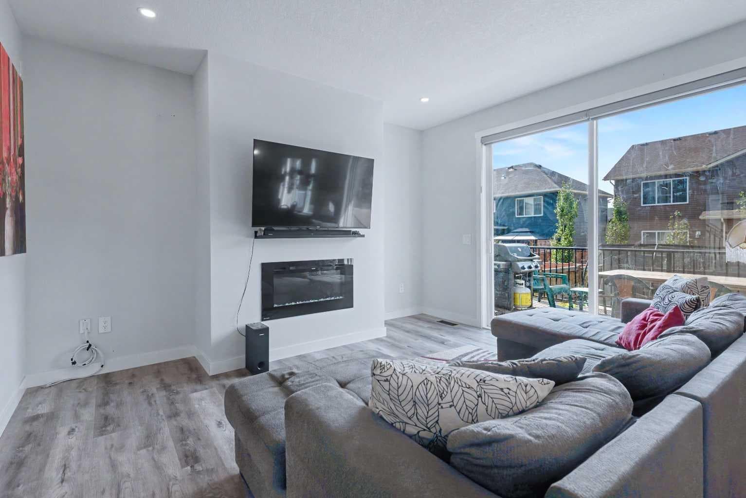 768 Edgefield Crescent — photo 4