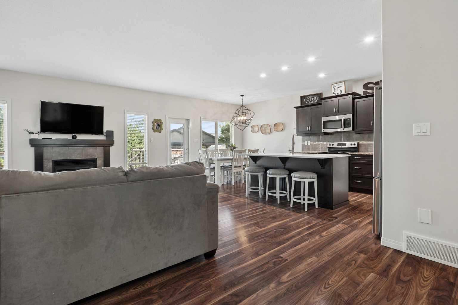 19 Riverland Close W — photo 3
