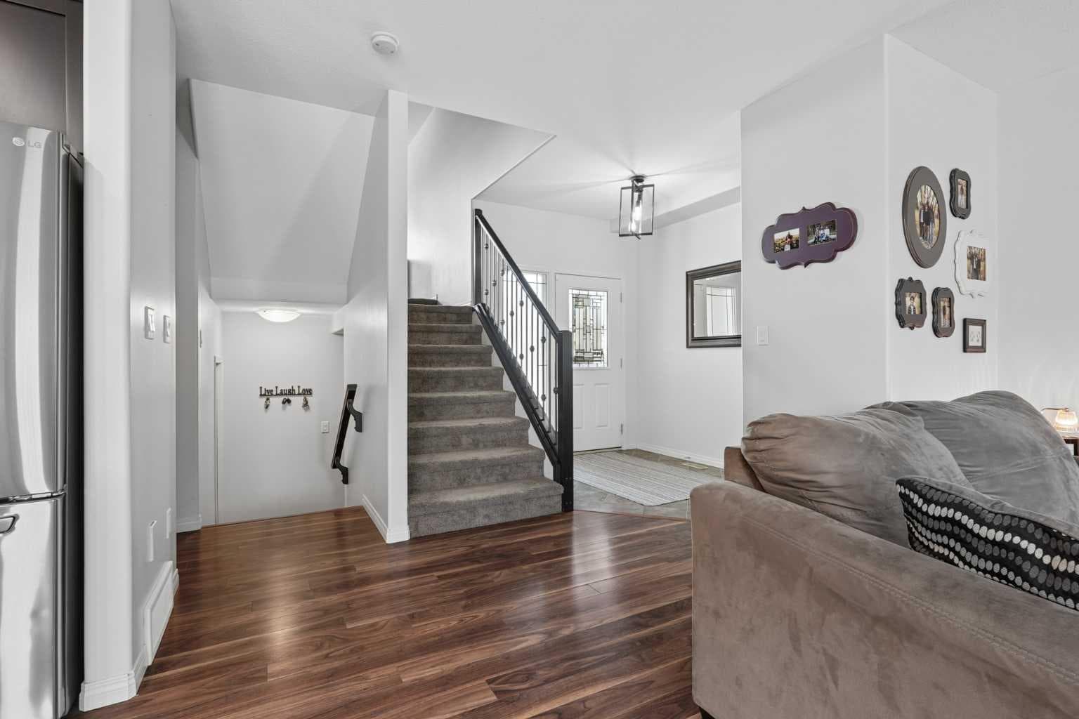 19 Riverland Close W — photo 4