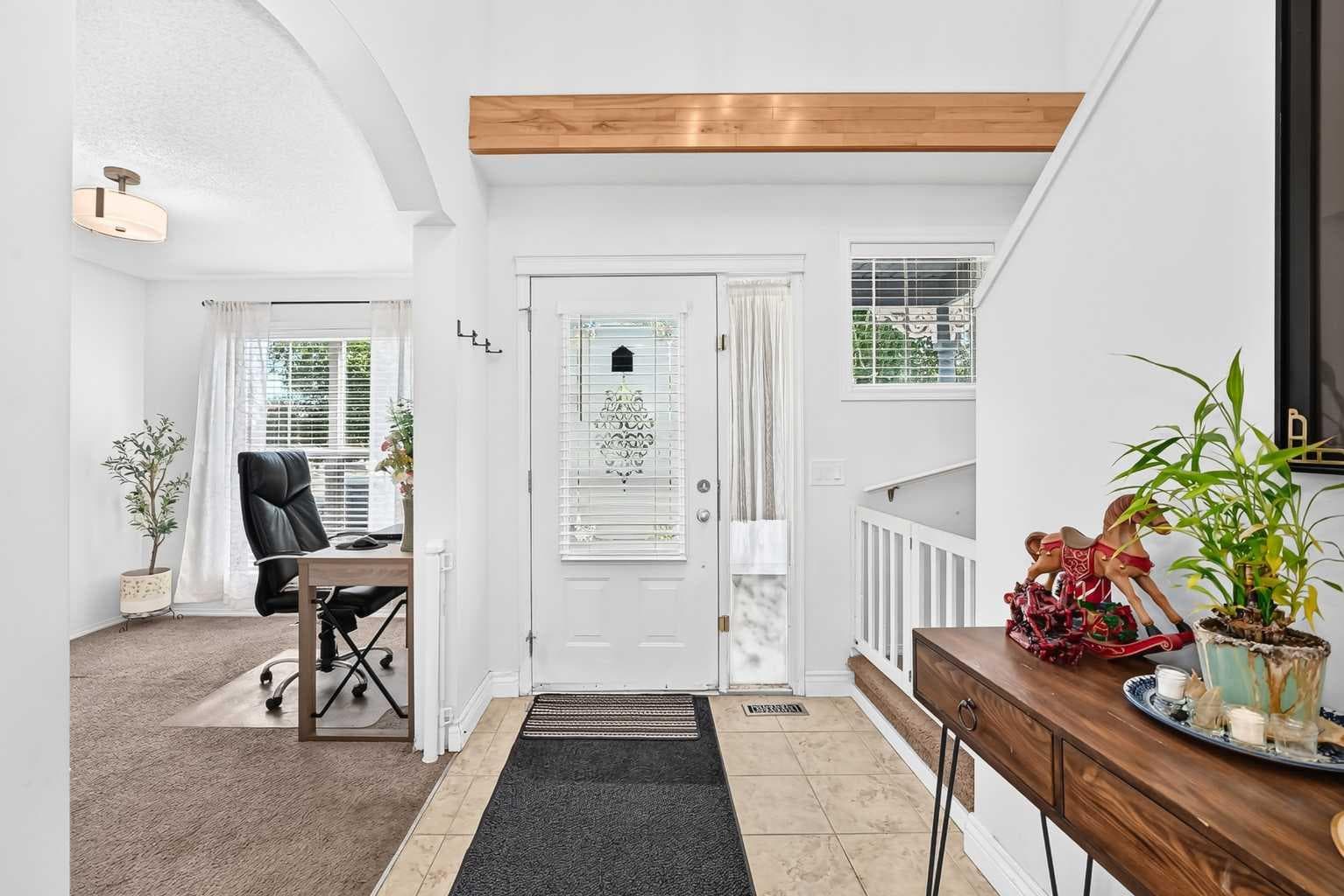 286 Prestwick Circle SE — photo 2