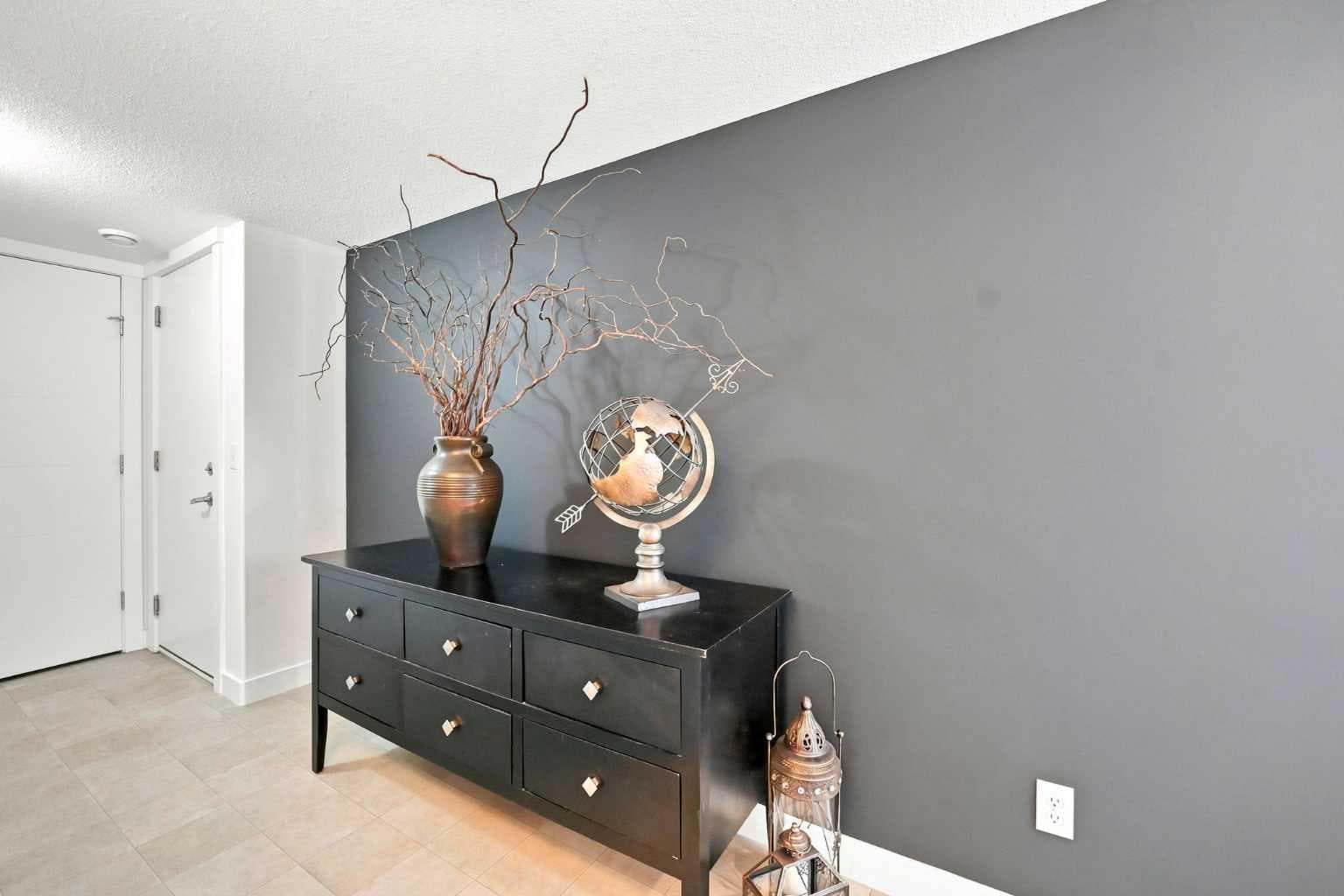 308 Redstone View NE — photo 2