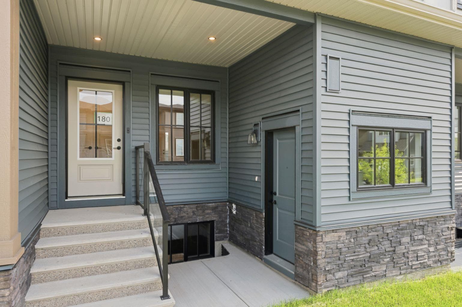 180 Lawson Lane SE — photo 3