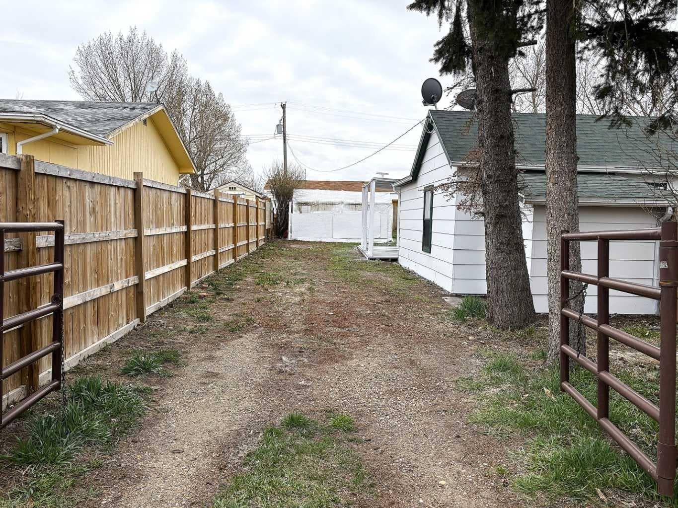 220 Armstrong Street — photo 2