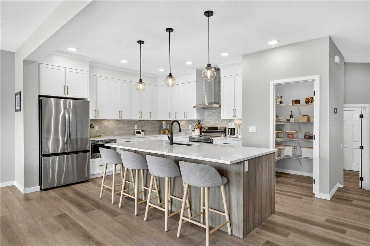 421 Magnolia Way SE — photo 2