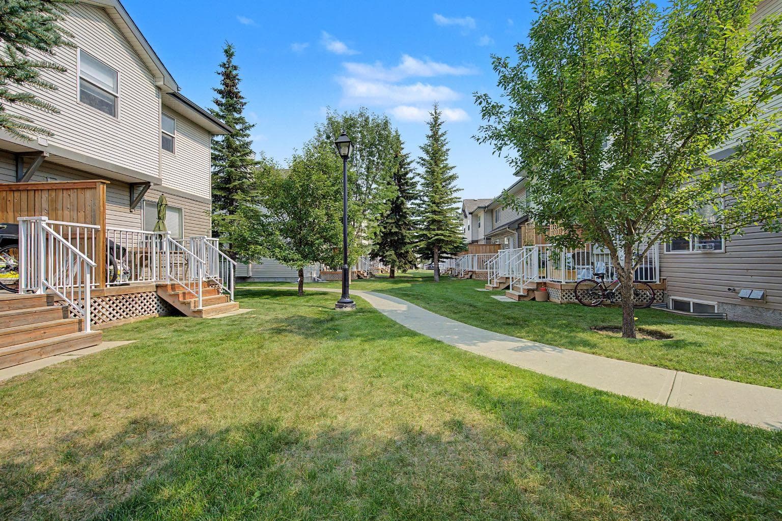 65 Royal Birch Villas NW — photo 2