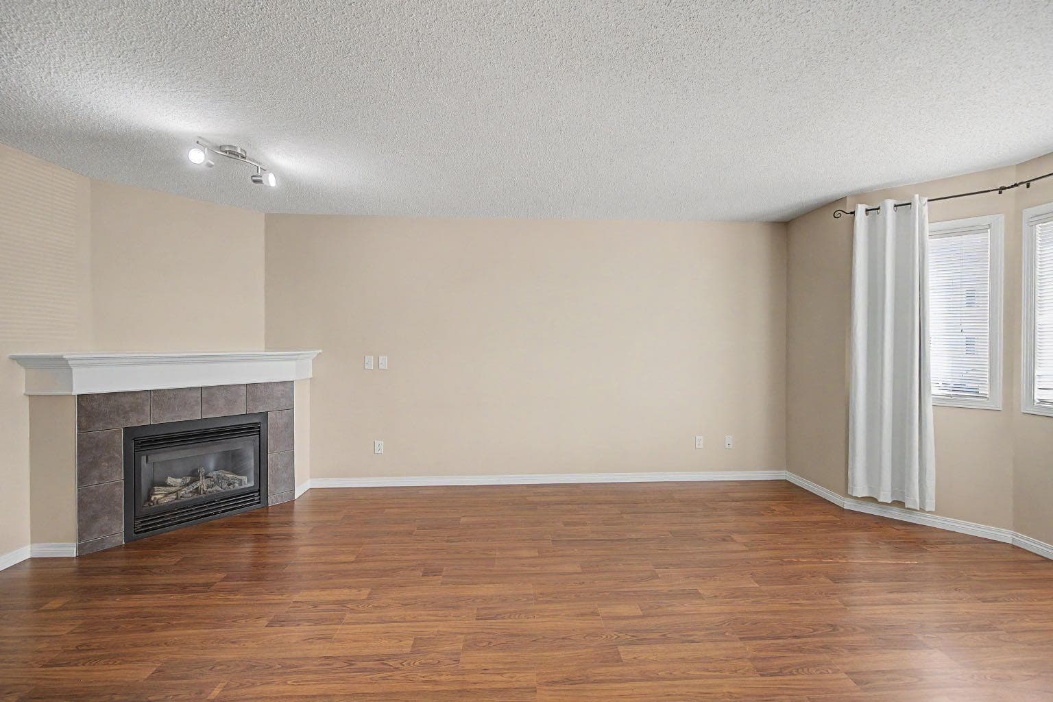 65 Royal Birch Villas NW — photo 5