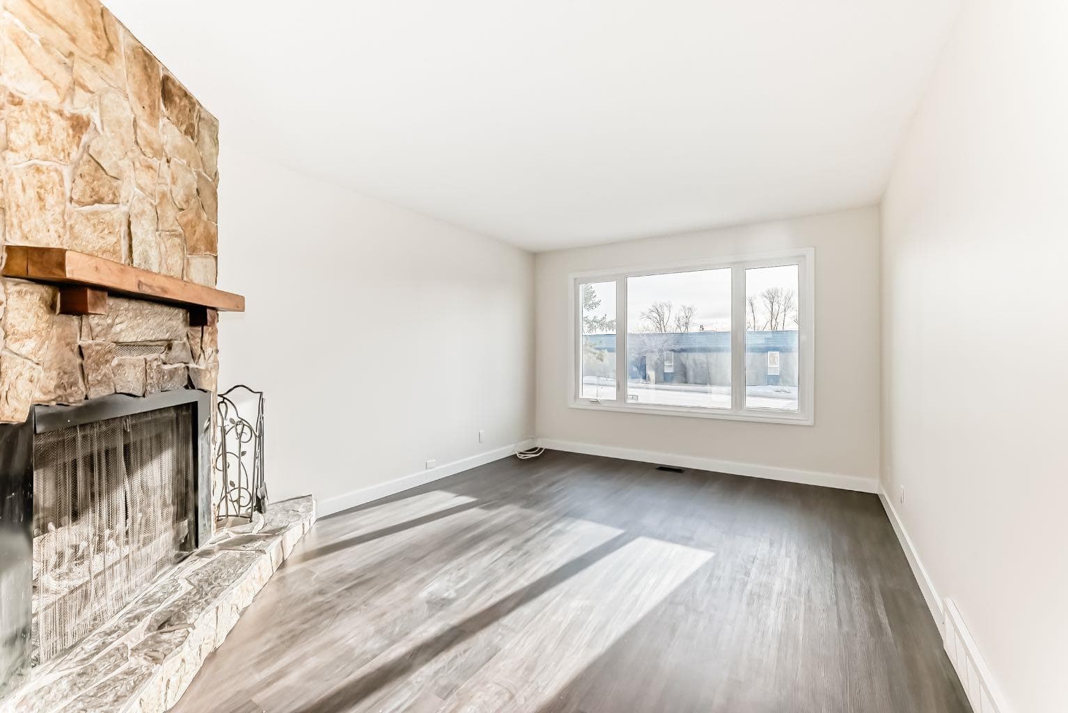 404 Acacia Drive SE — photo 3
