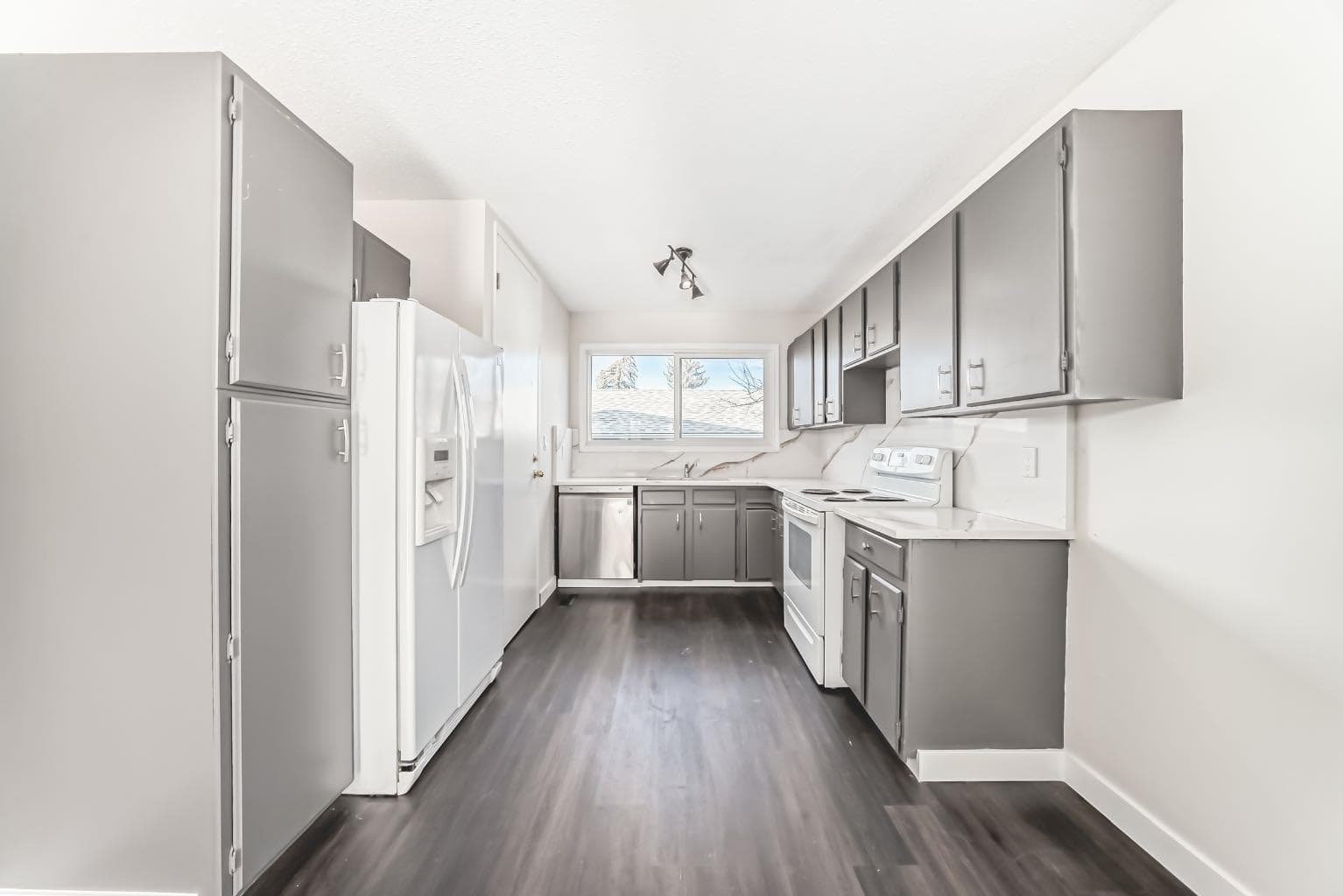 404 Acacia Drive SE — photo 4