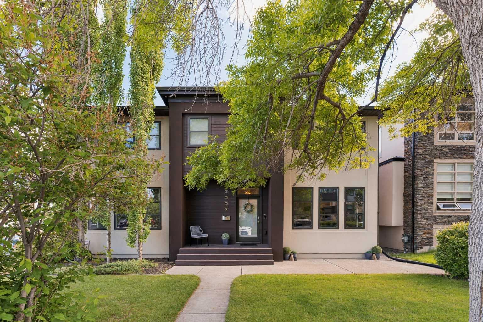 2003 32 Avenue SW — photo 1