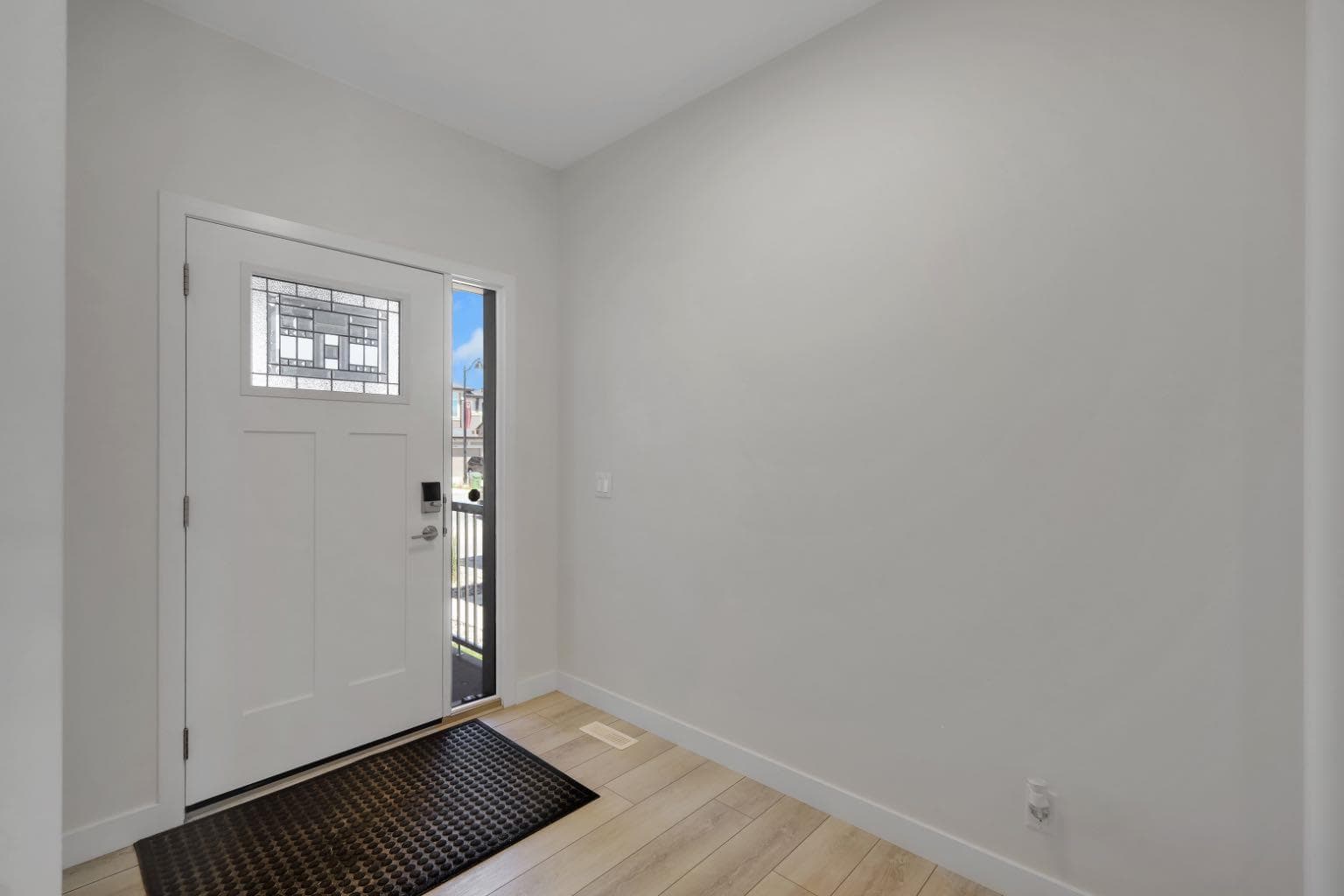 423 Legacy Circle SE — photo 2