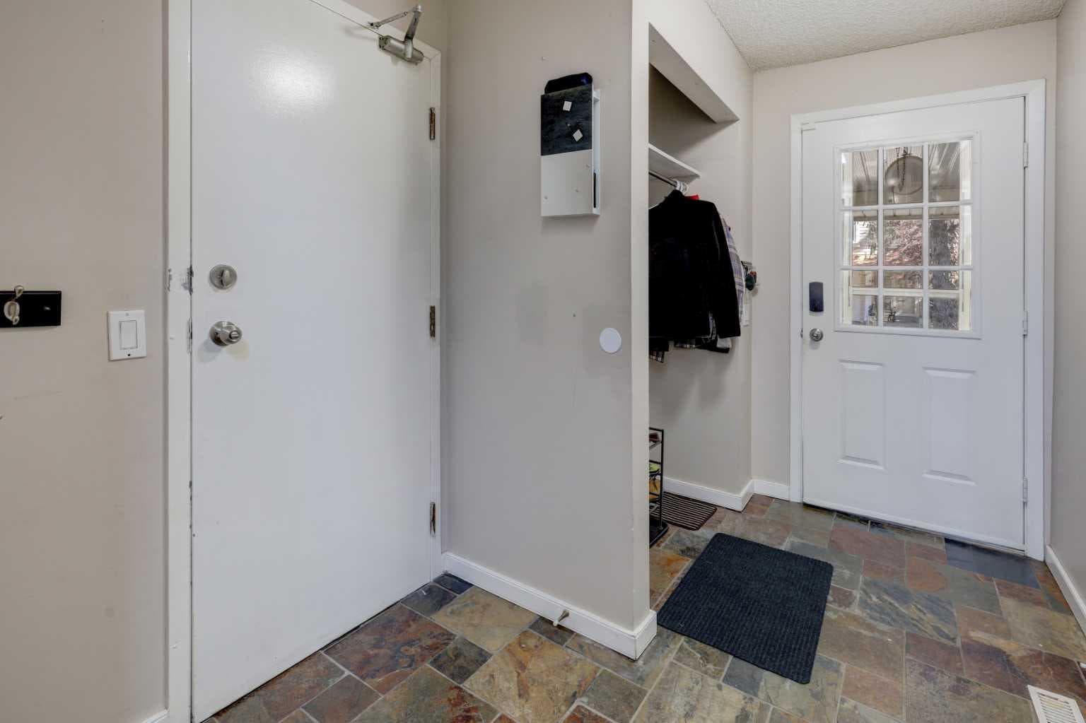 738 Queenston Terrace SE — photo 4
