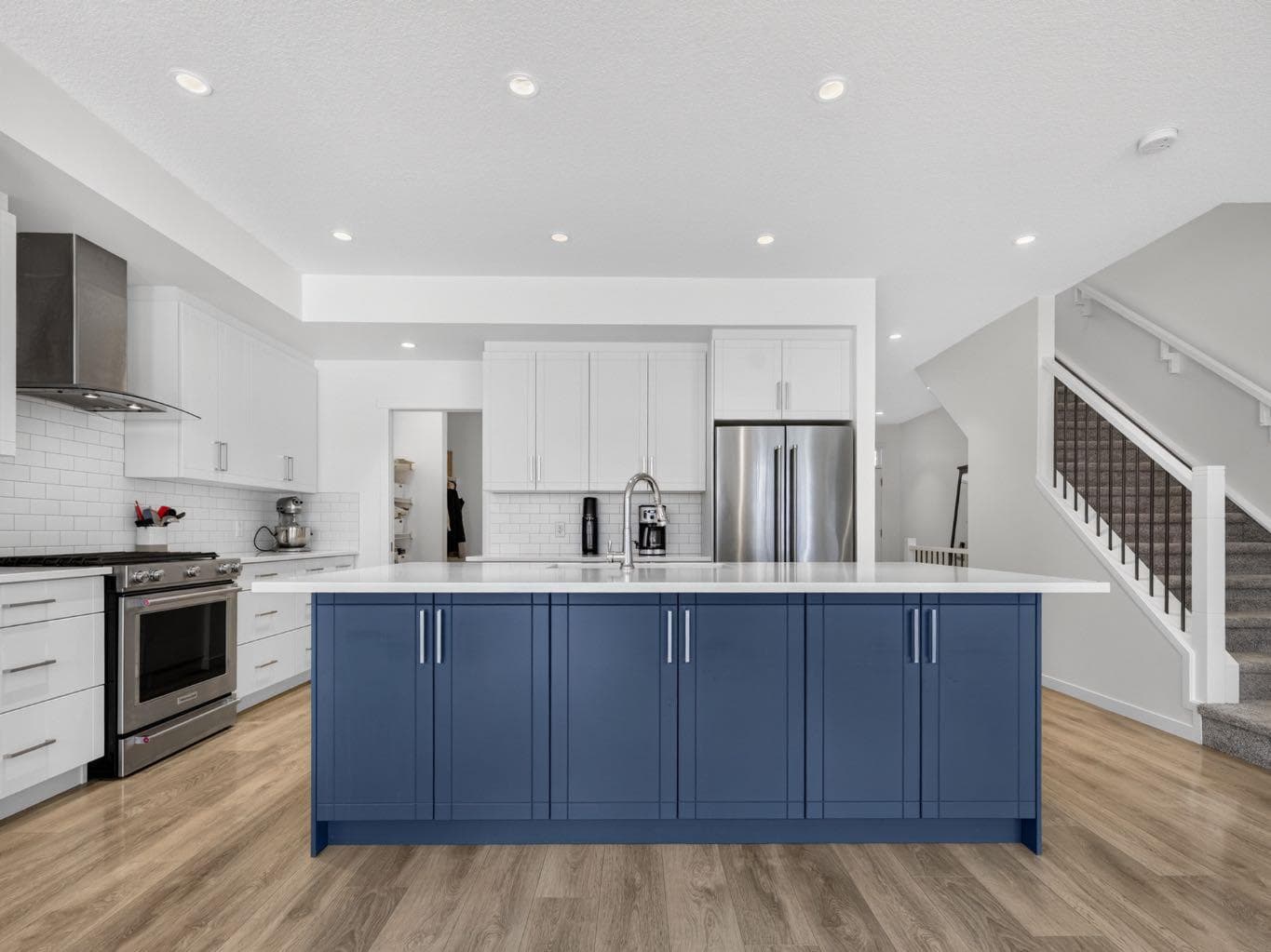 228 Masters Crescent SE — photo 1