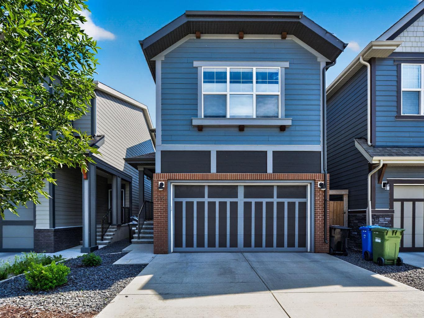 228 Masters Crescent SE — photo 2