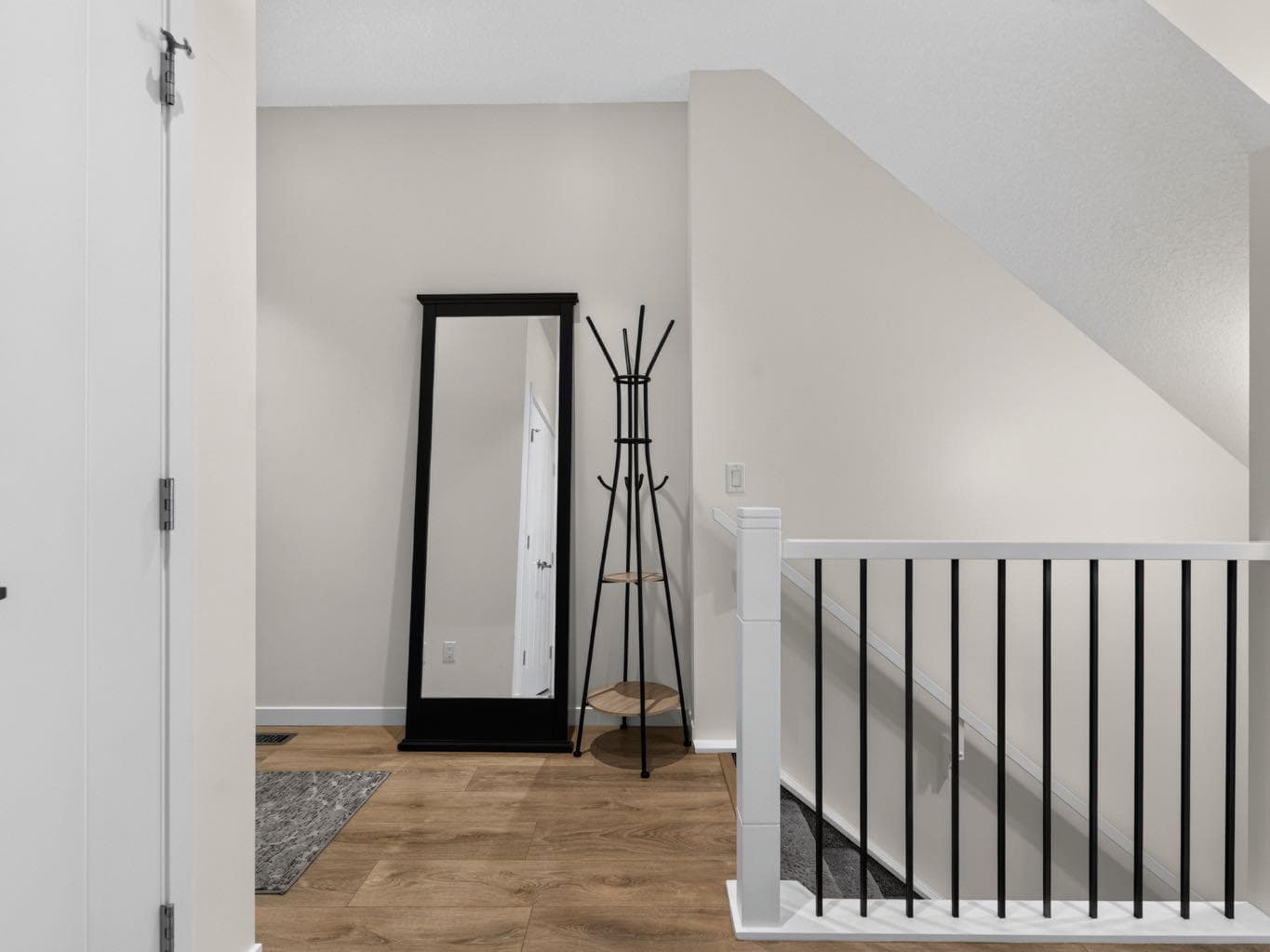 228 Masters Crescent SE — photo 4
