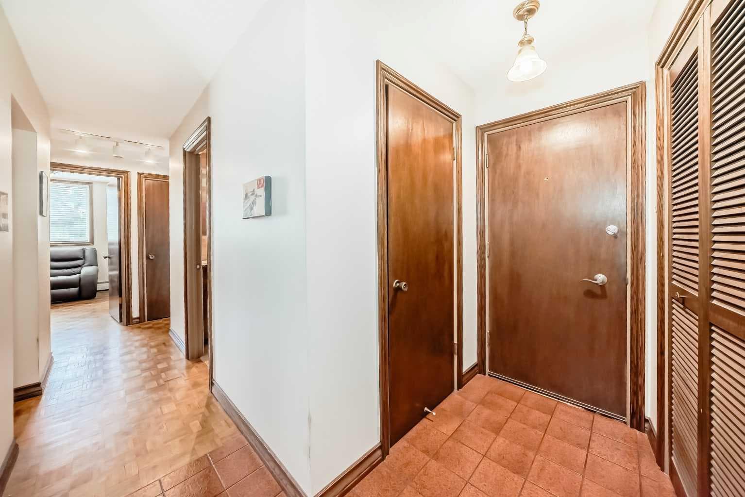 201, 512 Cedar Crescent SW — photo 4