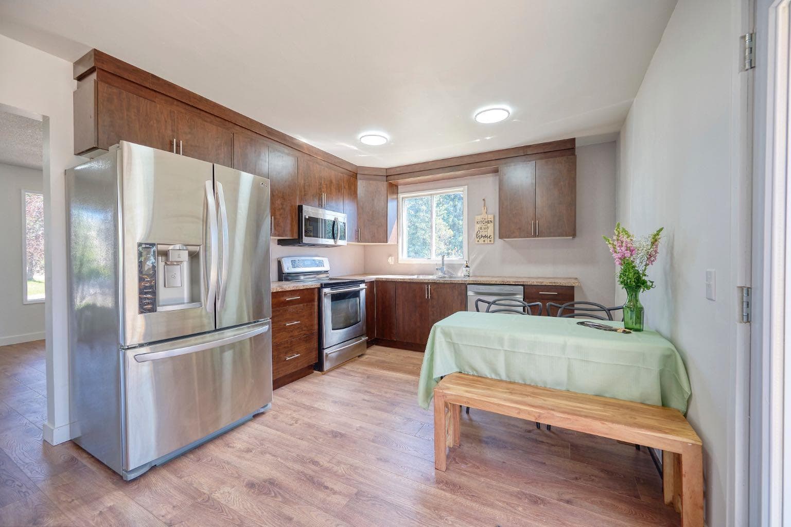 1176 Penrith Crescent SE — photo 5