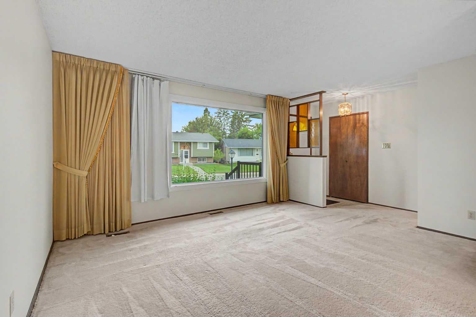 163 Lake Sylvan Close SE — photo 4