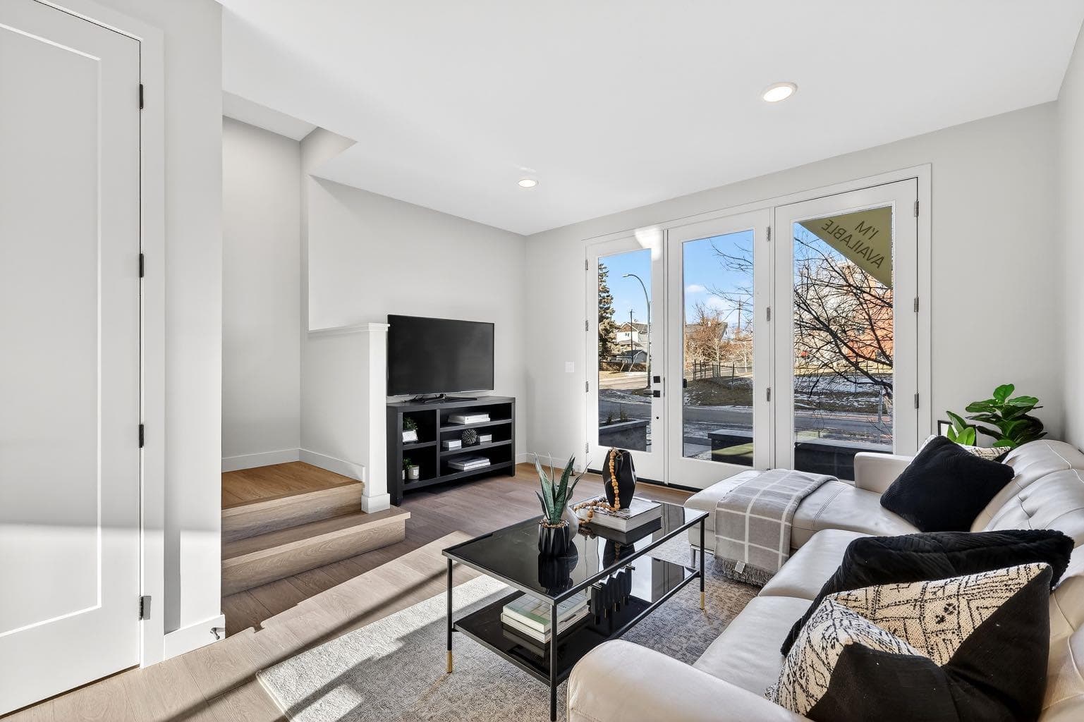 643 53 Avenue SW — photo 3
