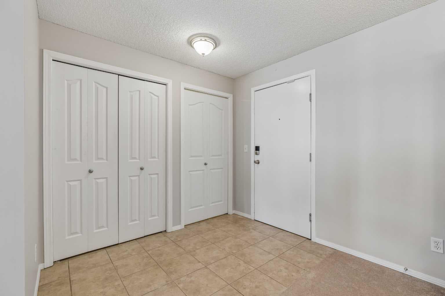 7207, 304 Mackenzie Way SW — photo 4