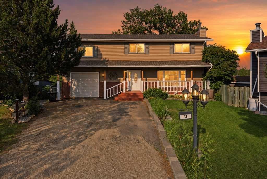 31 Willow Crescent — photo 1