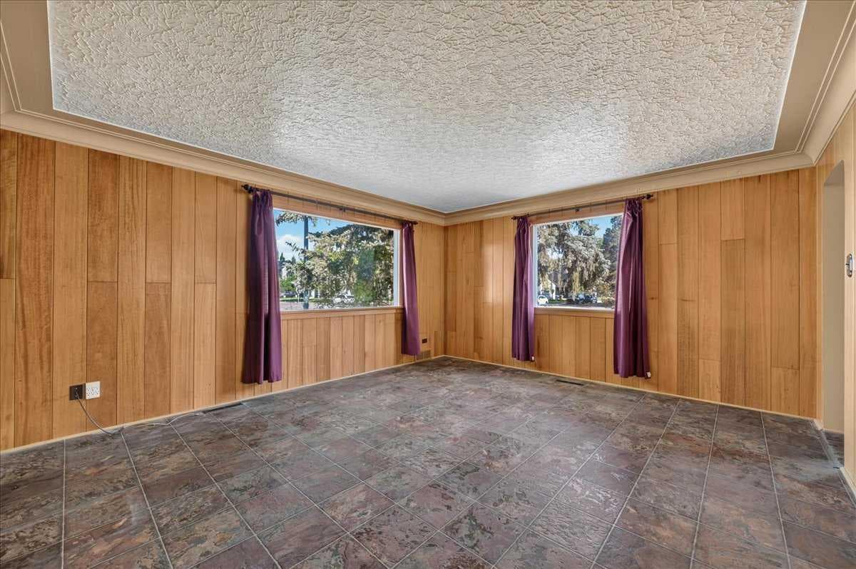 1739 19 Avenue NW — photo 5