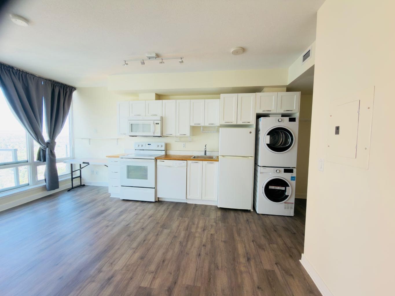 1509, 3820 Brentwood Road NW — photo 3