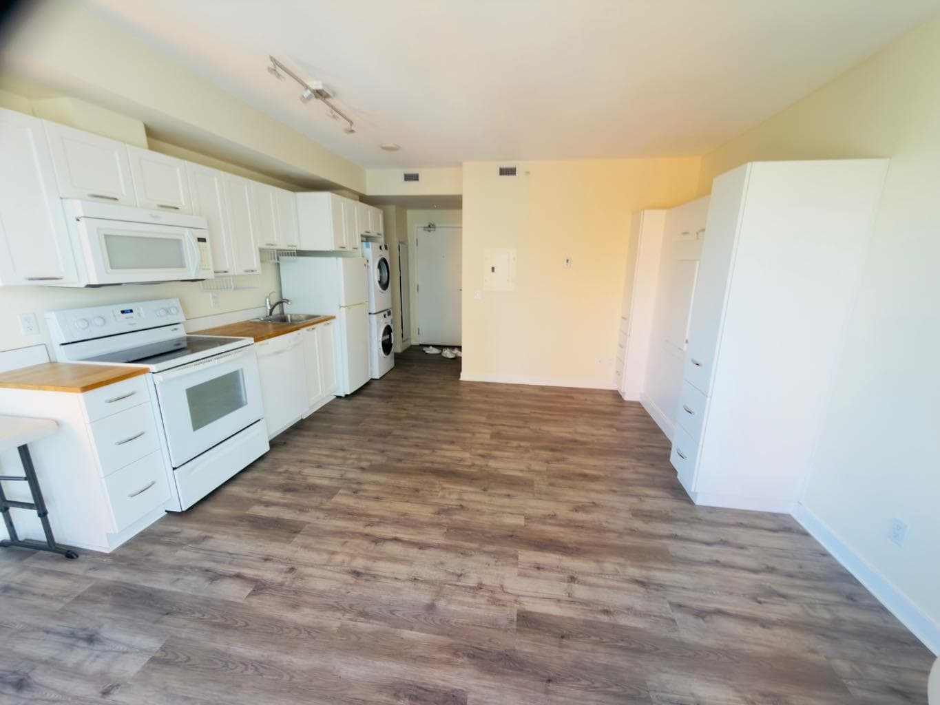 1509, 3820 Brentwood Road NW — photo 5