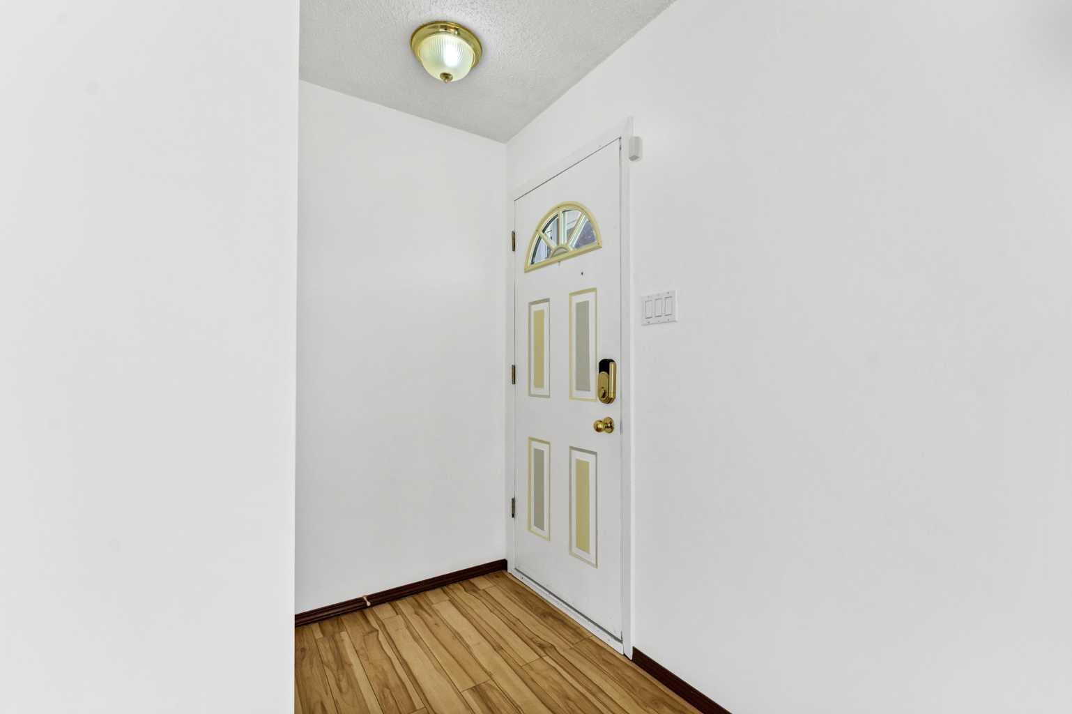 1896 28 Street SE — photo 5