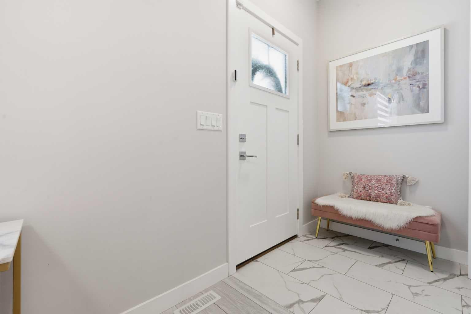 1053 west lakeview Drive — photo 3