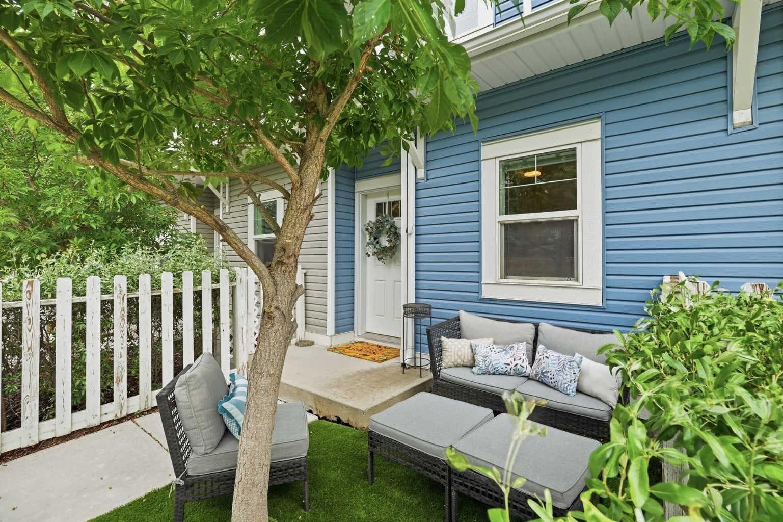 17 Stonehouse Crescent NW — photo 2