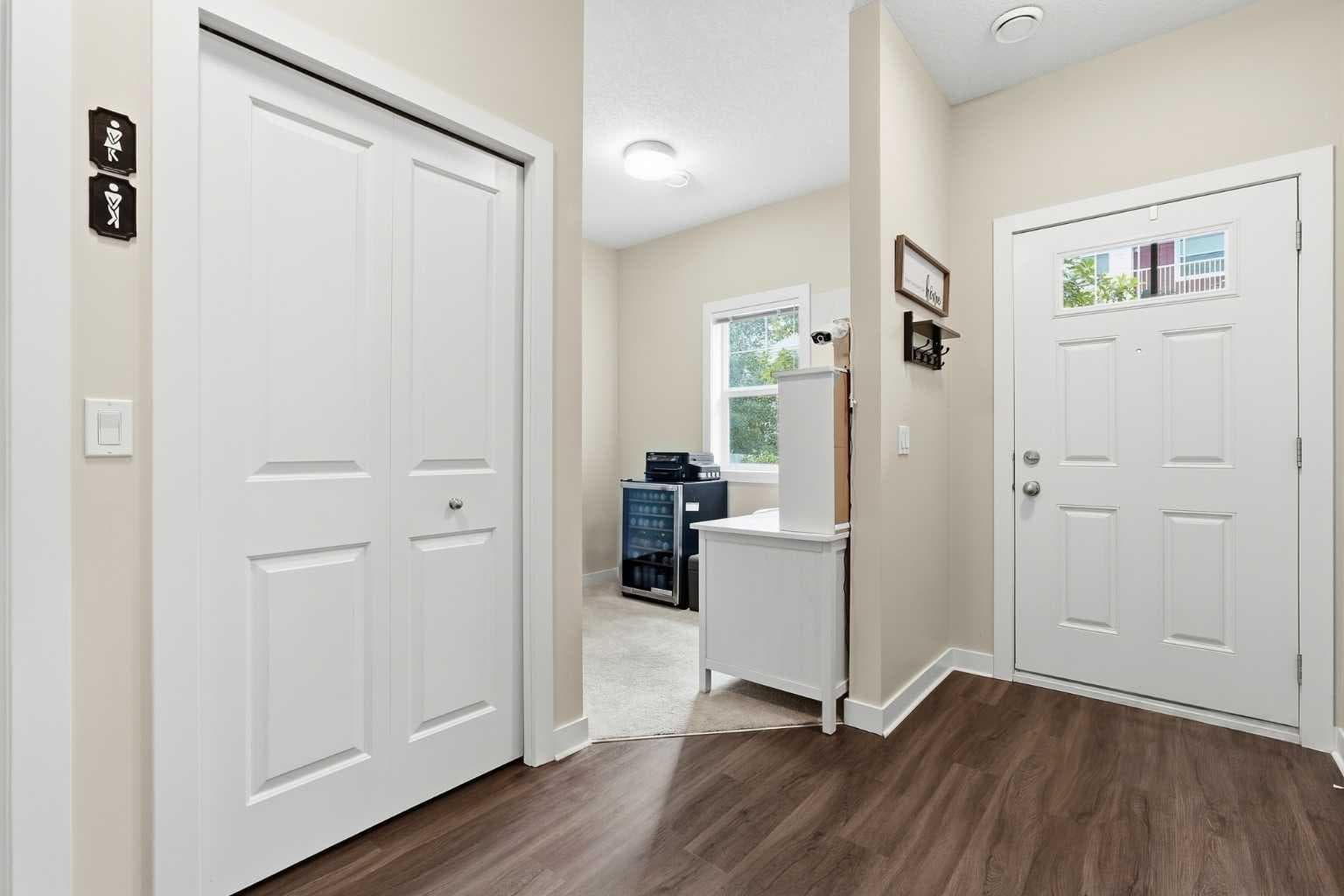 17 Stonehouse Crescent NW — photo 5