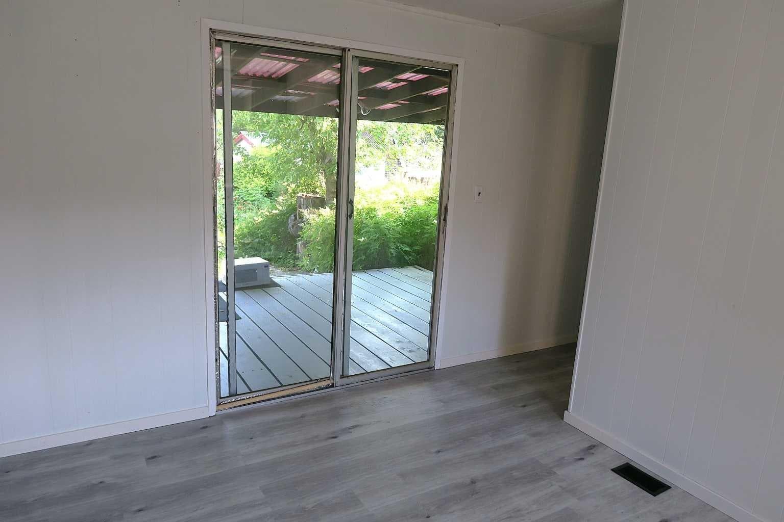 207 4 Street NW — photo 2