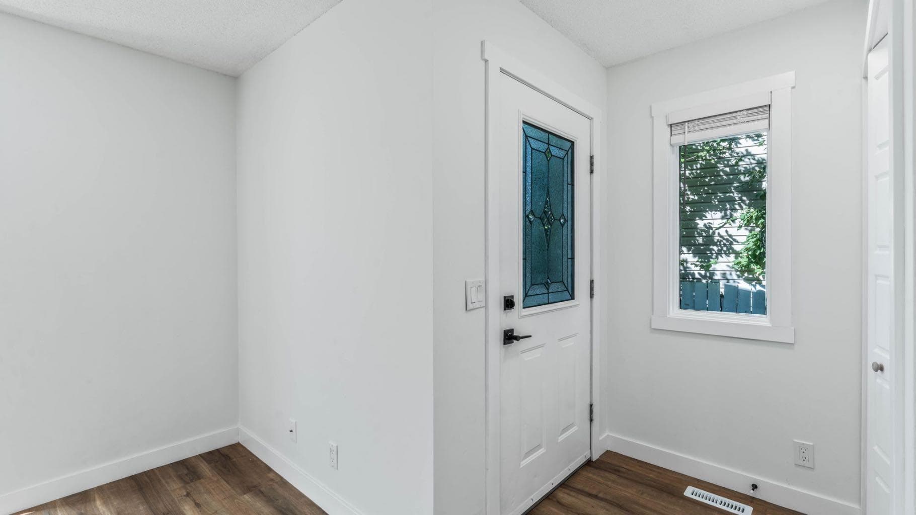 15 Taraglen Court NE — photo 4