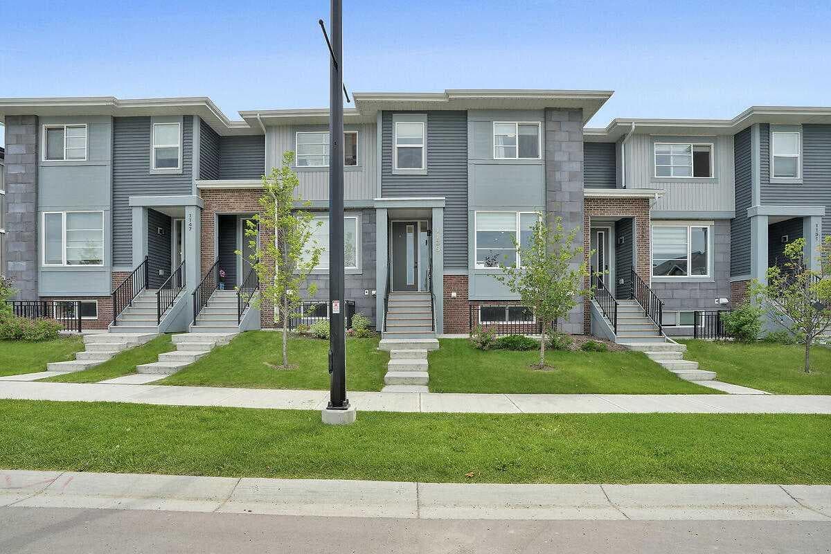 1139 Lanark Boulevard SE — photo 1