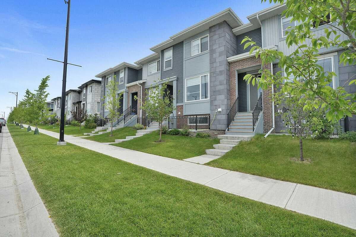 1139 Lanark Boulevard SE — photo 2