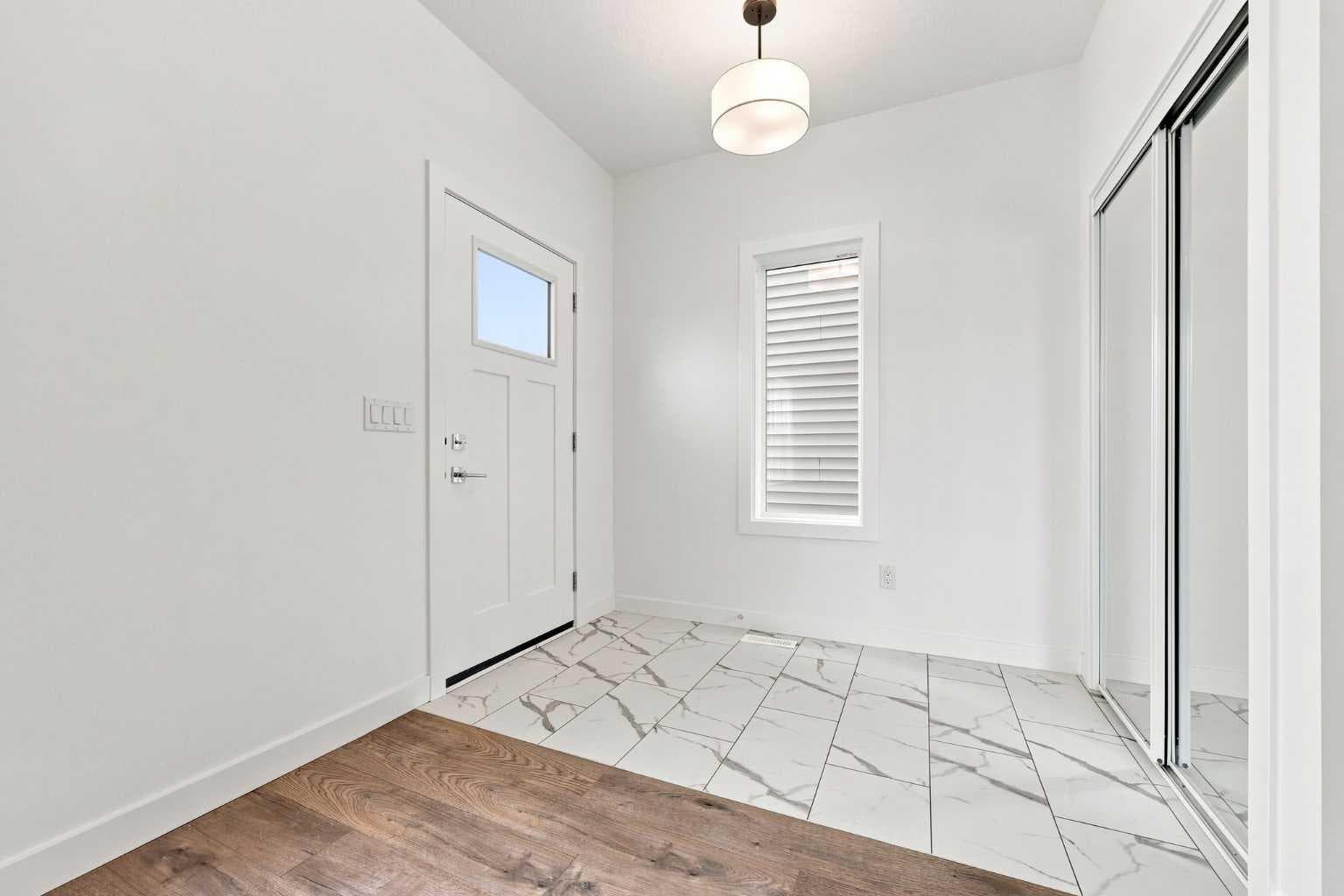 268 Huxbury View NE — photo 3