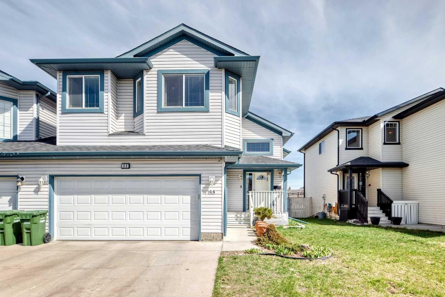 44 Canoe Square SW — photo 1