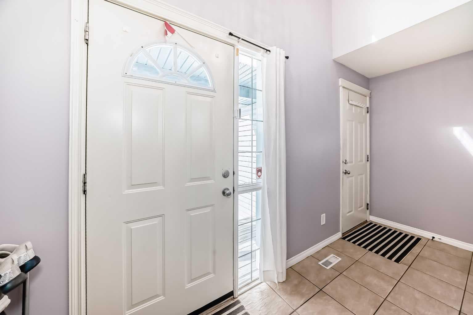 44 Canoe Square SW — photo 4