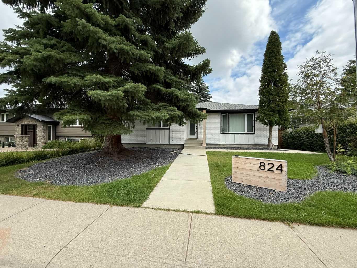 824 Canna Crescent SW — photo 1