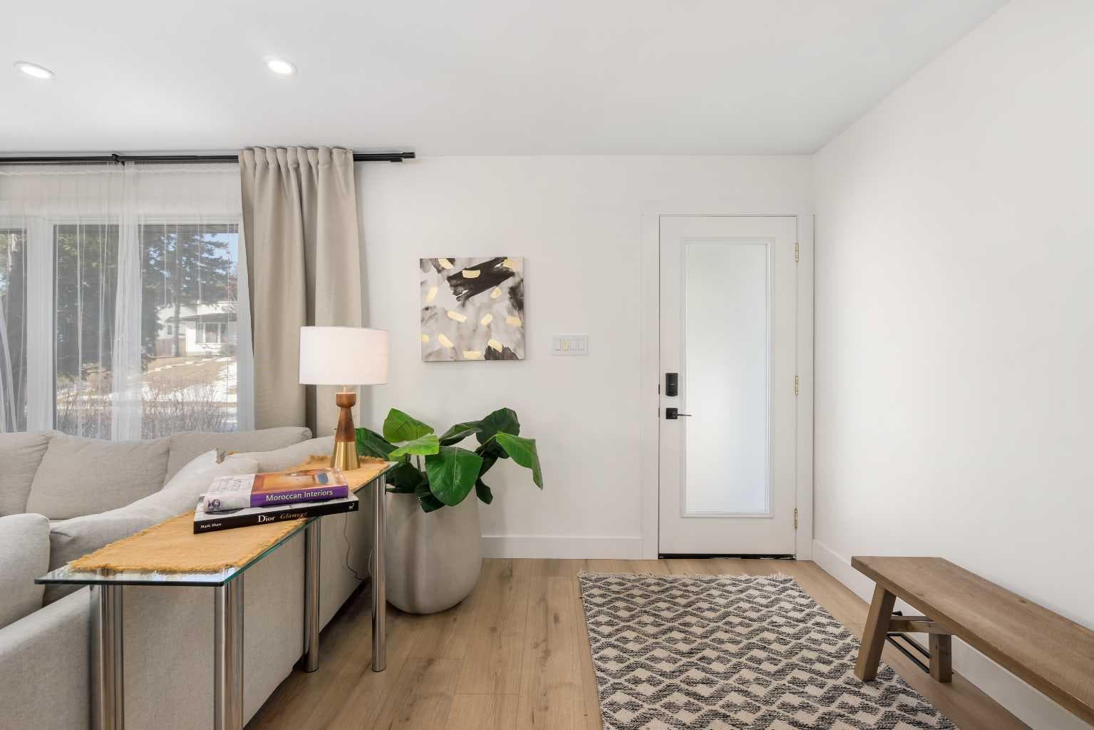 824 Canna Crescent SW — photo 3
