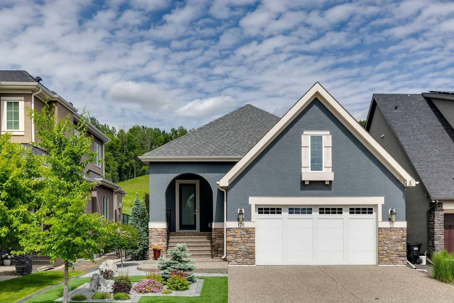 176 Cranbrook Drive SE — photo 1