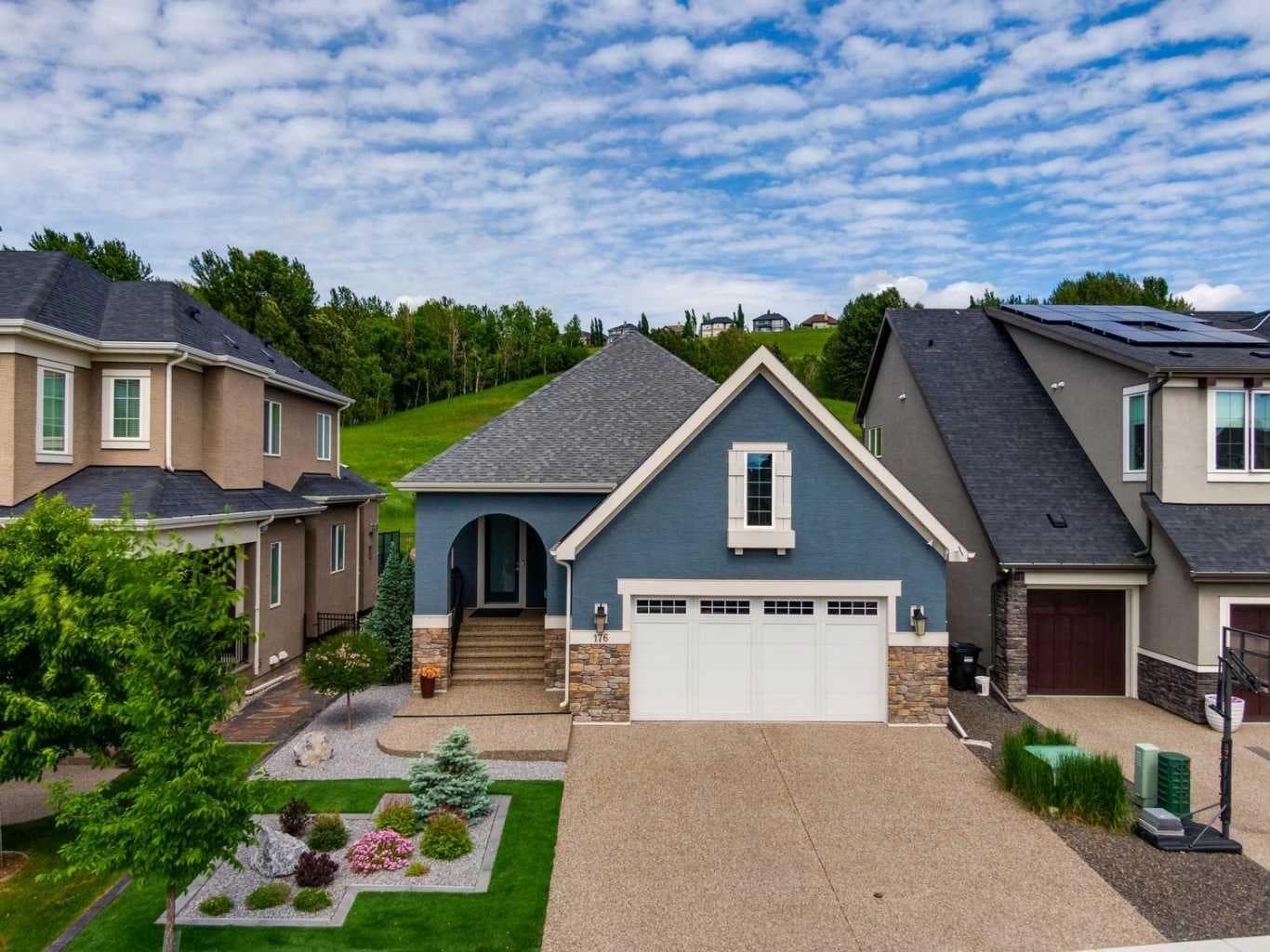 176 Cranbrook Drive SE — photo 2