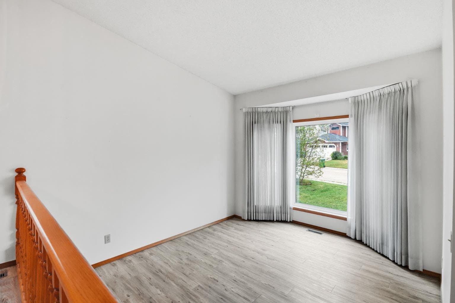 61 Shannon Crescent SW — photo 3