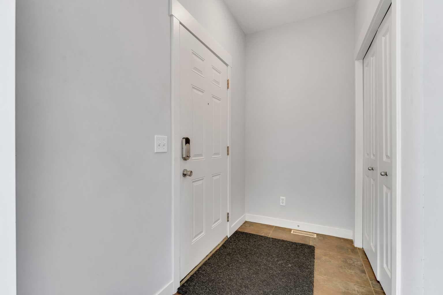 304 Rainbow Falls Drive — photo 2