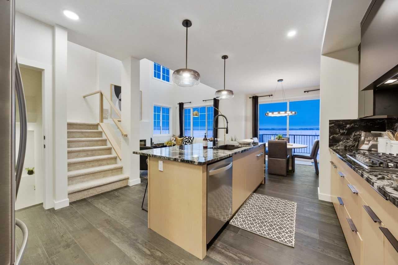 543 Lawthorn Way SE — photo 4