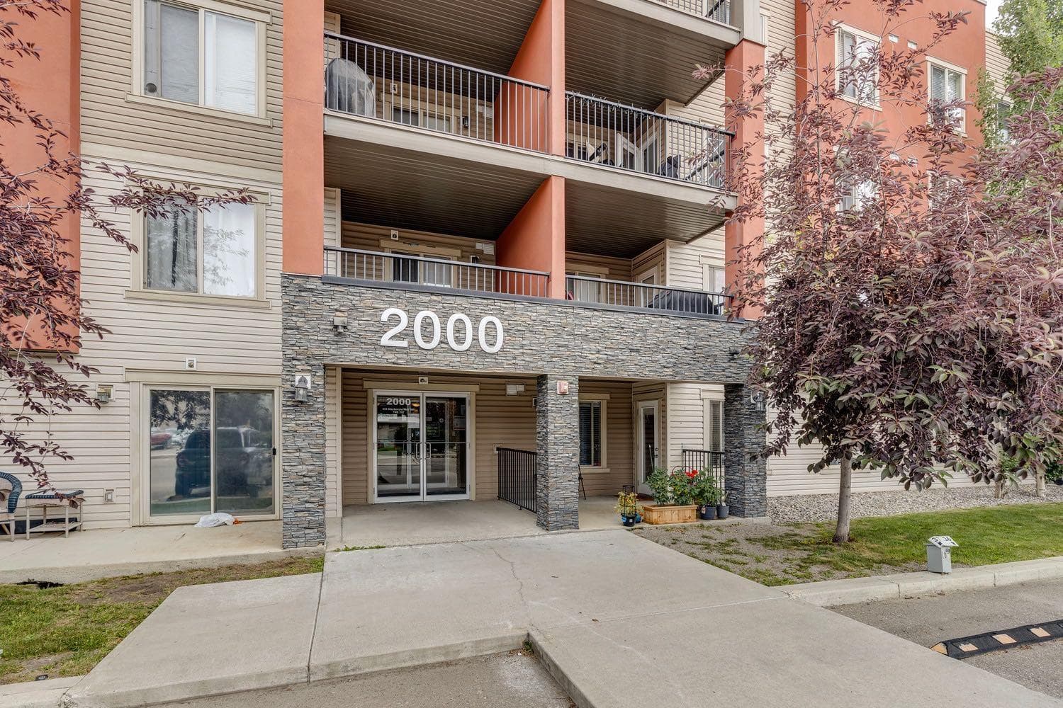 2117, 403 Mackenzie Way SW — photo 2