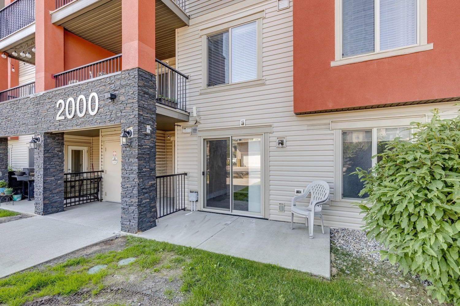 2117, 403 Mackenzie Way SW — photo 3