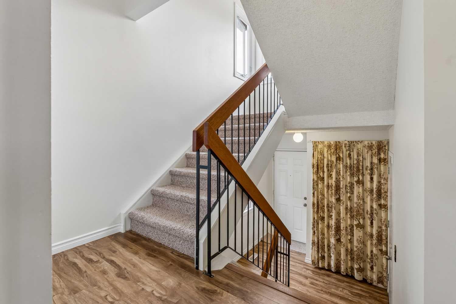 1491 Berkley Drive NW — photo 3
